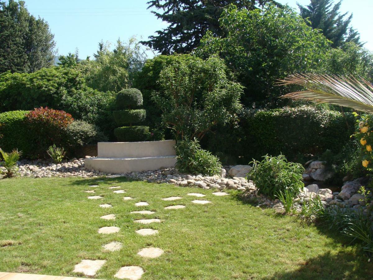 Charmante Maison De Village Cucuron Kültér fotó