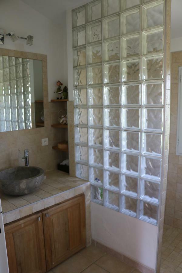 Charmante Maison De Village Cucuron Kültér fotó