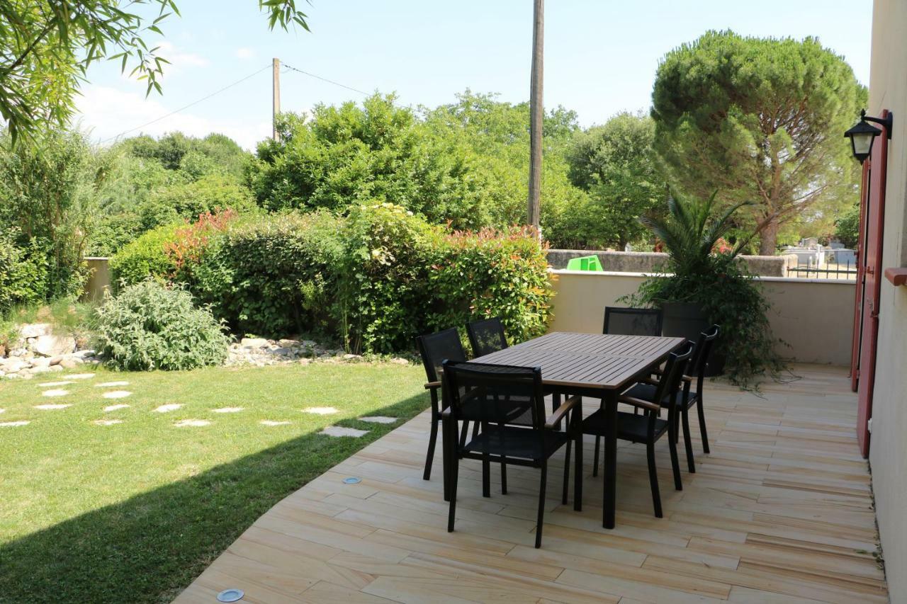 Charmante Maison De Village Cucuron Kültér fotó