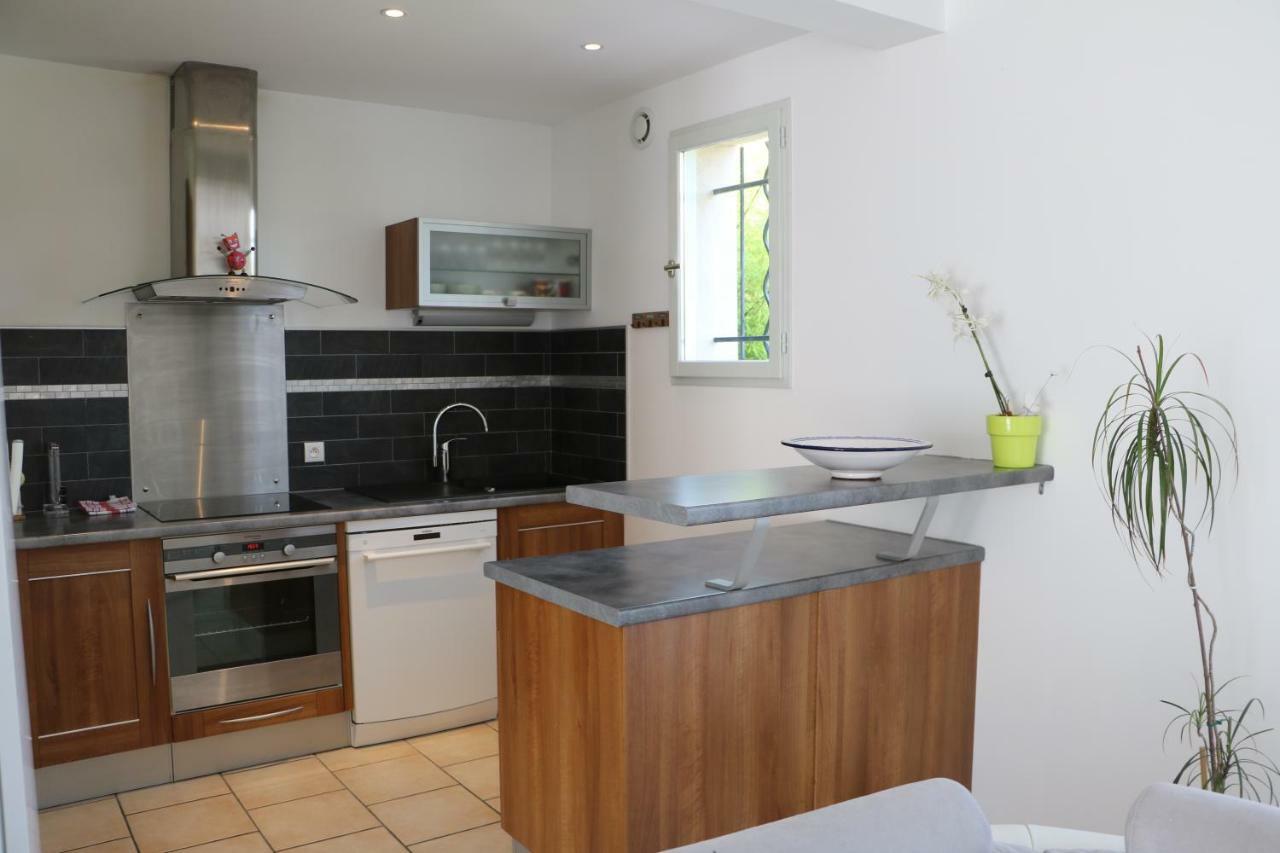 Charmante Maison De Village Cucuron Kültér fotó